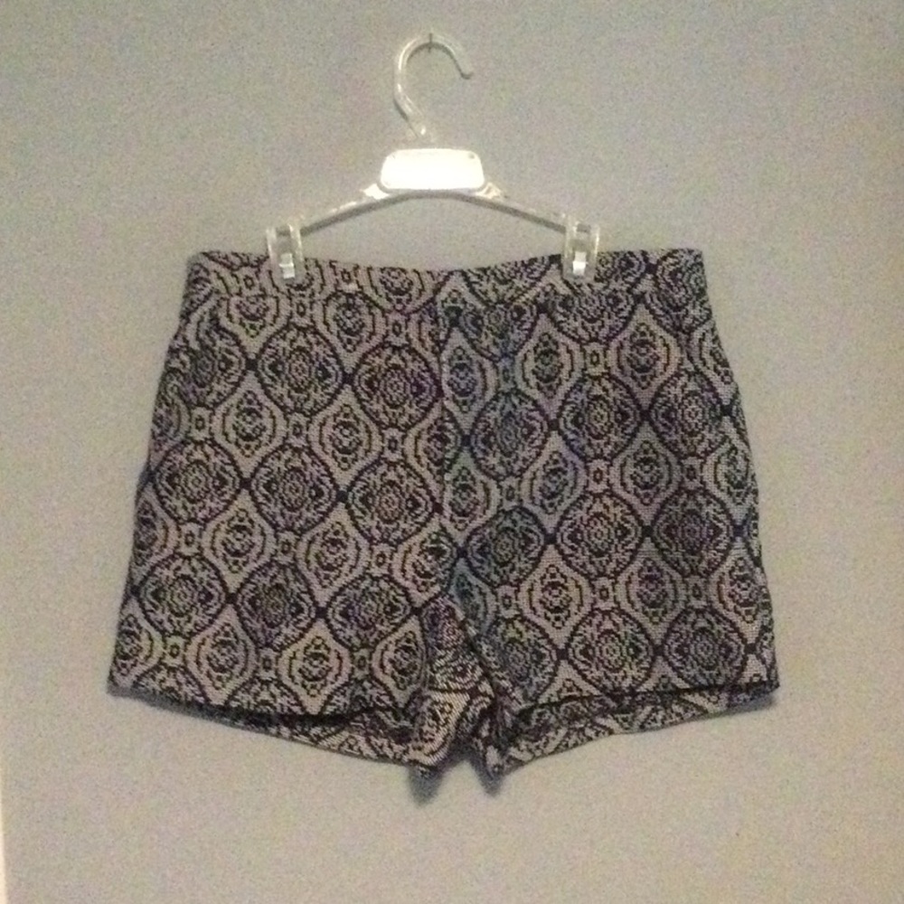 P62 Tart size 6 Black and silver patterned shorts